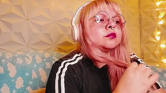 Satyn_doll live XXX chat