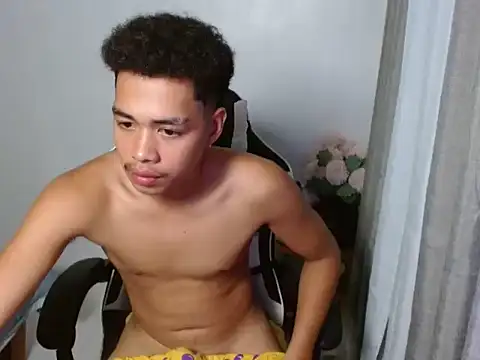 curlyasian_njxx's Webcam Show