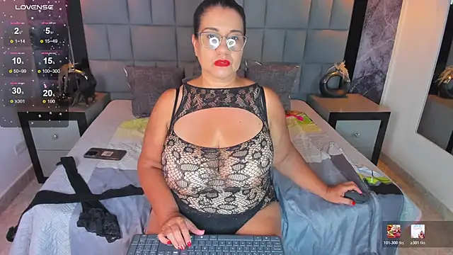 Your_Lady_Milf's Live XXX Chat