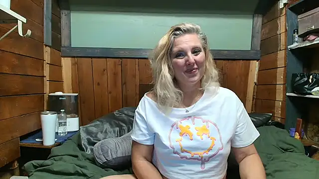 Show modela lisaxlovexxx na web-kameri
