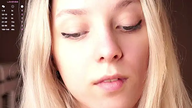 XXX chat uživo modela LeeryWonder