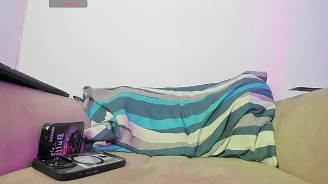 Ari_Miaxx Adlı Modelin Canlı XXX Sohbeti