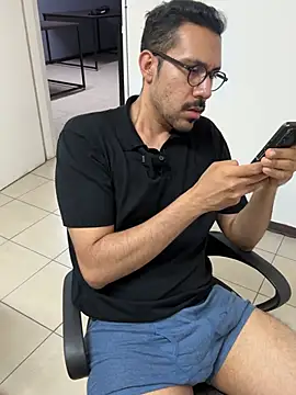 AdrianGarcia89 ওয়েবক্যাম শো