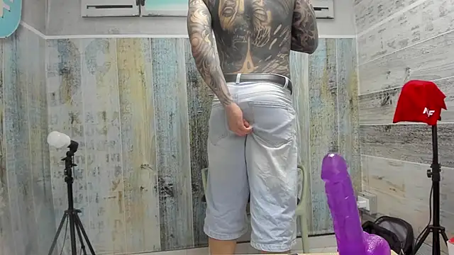 Chat +18 de Gury_tattoo ao vivo