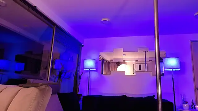 mandi4pole_のライブXXXチャット