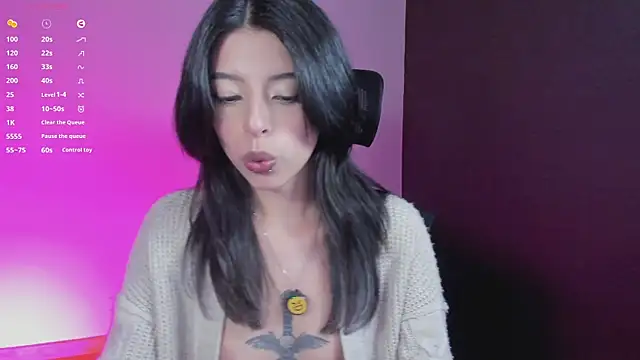 NanakoDollx Show in webcam