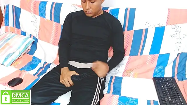Denzel_Ass26: διαδικτυακό σόου στην κάμερα