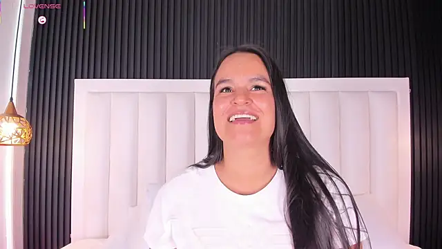 LucieMillerr Adlı Modelin Canlı XXX Sohbeti