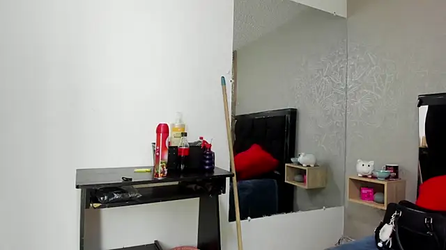 LesliePetit's Live XXX Chat