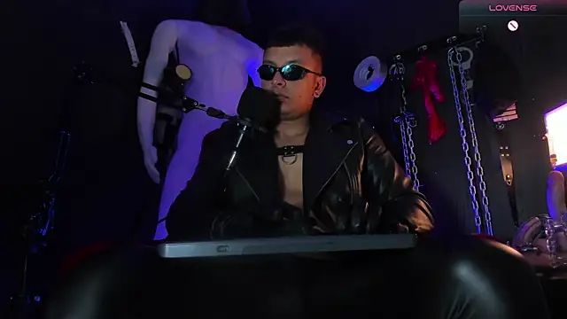 Master_Connor_BDSM Show in webcam