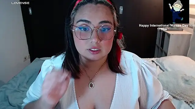 YiniBelle's Live XXX Chat