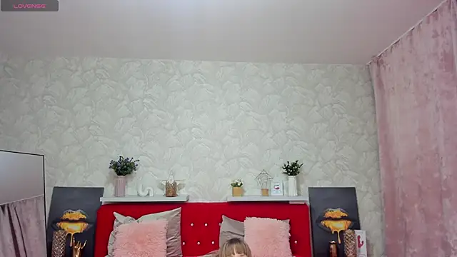XXX chat uživo modela KattyPeachX