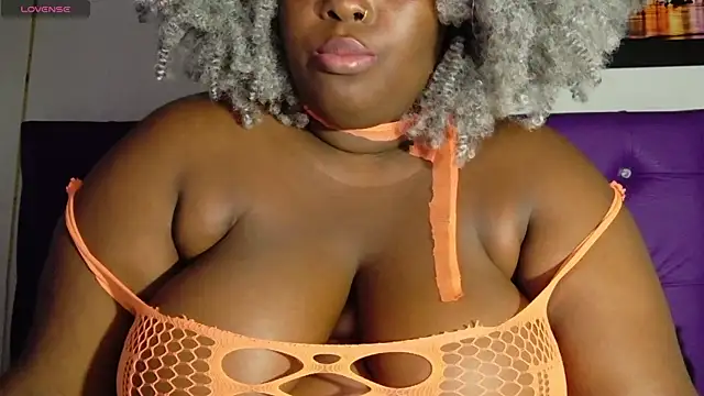 ebony_NeighborMoans Chat XXX in diretta