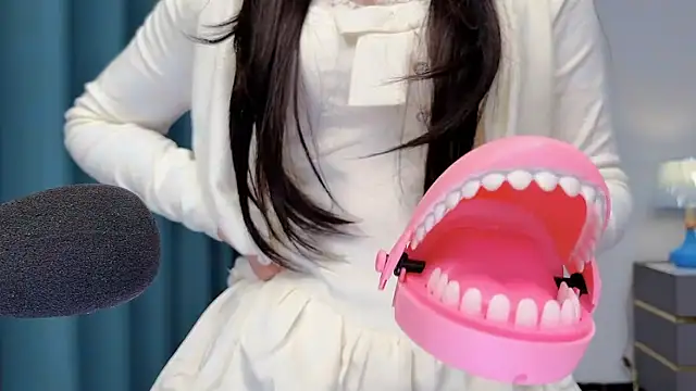 smalldaisy Show in webcam