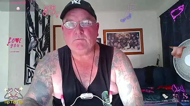 KINKYBLUEYES69's Webcam Show