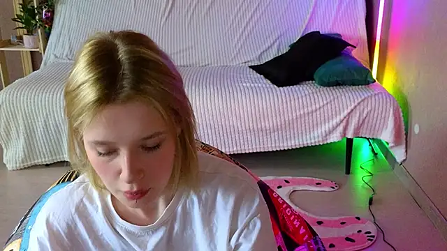 two_gerls_here live XXX chat