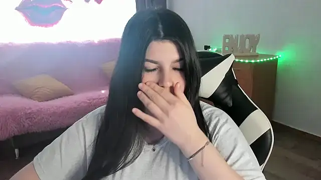 KisaModel's Live XXX Chat