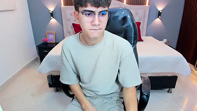 Chatroom XXX en direct de Tommy18__