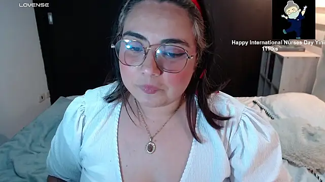 Chat +18 de YiniBelle ao vivo