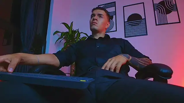 ALPHA_DOMINUS_ élő XXX-chatje