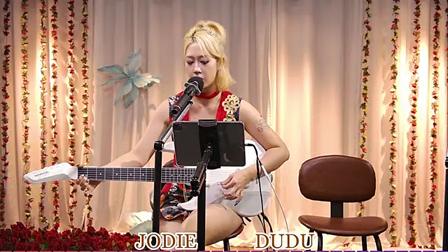 yznt-dudu Adlı Modelin Canlı XXX Sohbeti