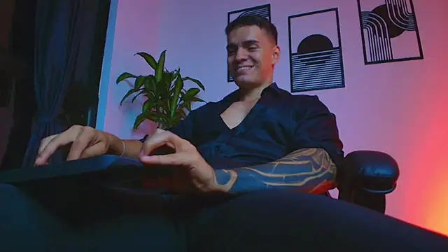 ALPHA_DOMINUS_ Show in webcam