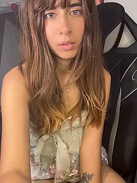 _lucy_white_'s Live XXX Chat