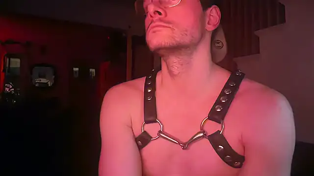 MasterDaddyCool: διαδικτυακό σόου στην κάμερα