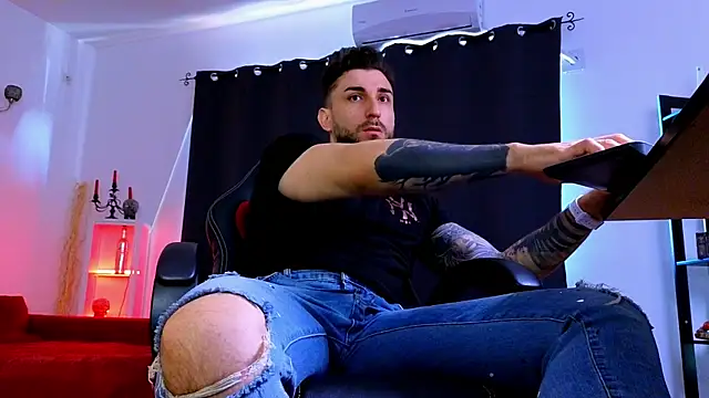 MightyAaron66 Live XXX Chat