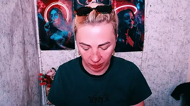 EmmaCat_'s Live XXX Chat