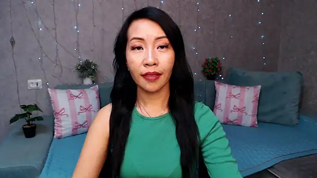 LiaPak's Live XXX Chat