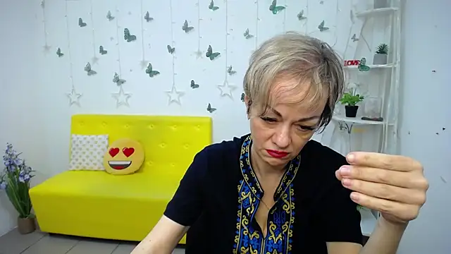 NikaMayu Chat XXX in diretta