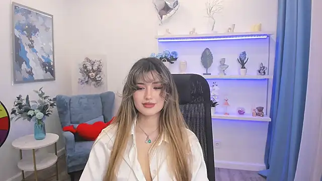 AnneTLi: онлайн-секс-чат