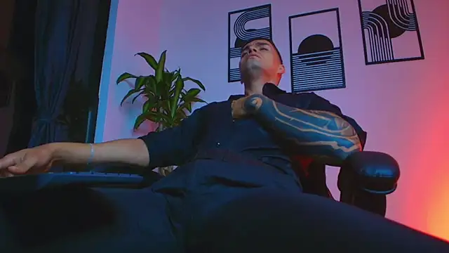 ALPHA_DOMINUS_'s Live XXX Chat