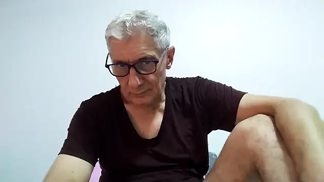 BIGUNCUTHARDCOCK live XXX chat