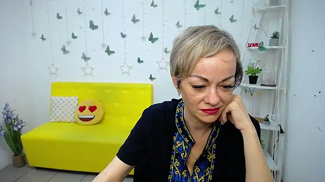 NikaMayu Chat XXX in diretta
