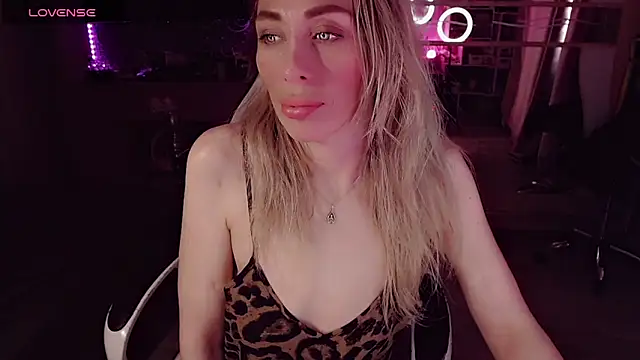 XXX chat uživo modela AnnieGOld_