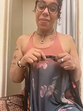دردشة Desirae_Luciano الجنسية المباشرة