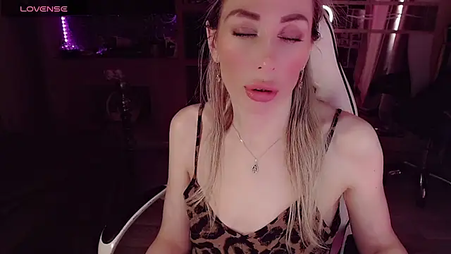 Czat XXX na żywo – AnnieGOld_