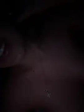 saliha_pinky_: διαδικτυακό σόου στην κάμερα