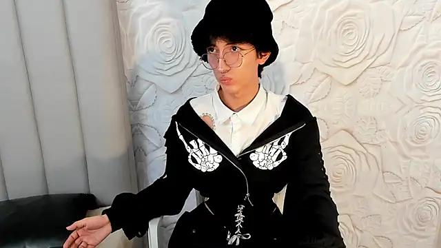Show modela LittlePrince_ na web-kameri