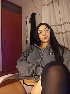 FallsForHerSmile's Live XXX Chat