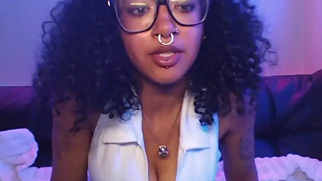 MommieMia webcam show