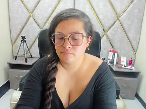 Sarah_Boobs_ élő XXX-chatje