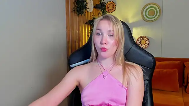 ElaraVoltage's Live XXX Chat