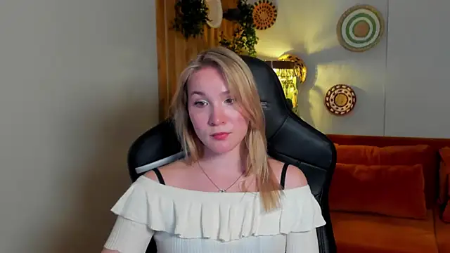 ElaraVoltage Chat XXX in diretta