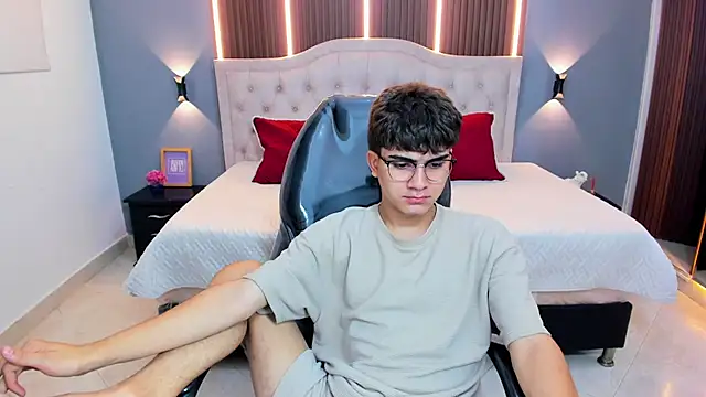 Chat XXX en directo de Tommy18__
