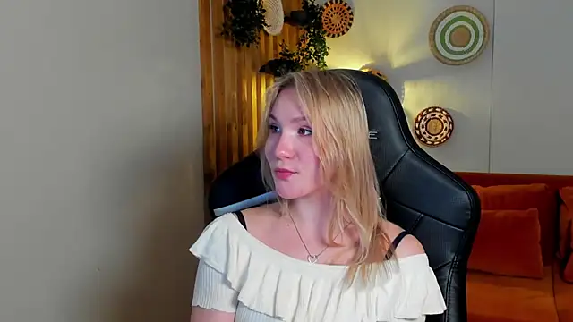 ElaraVoltage – Naživo XXX chat