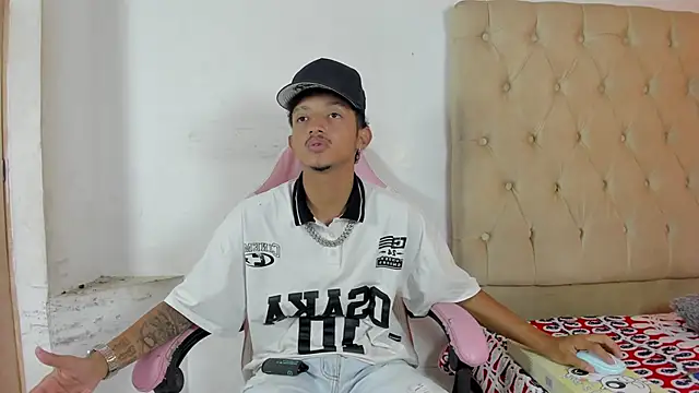 alpha_marcus Show in webcam