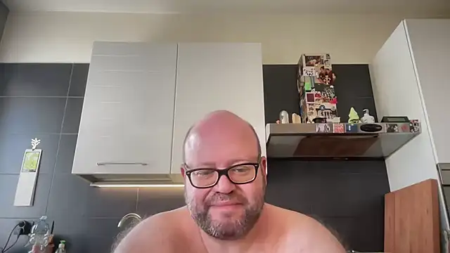theitalianbear's Live XXX Chat
